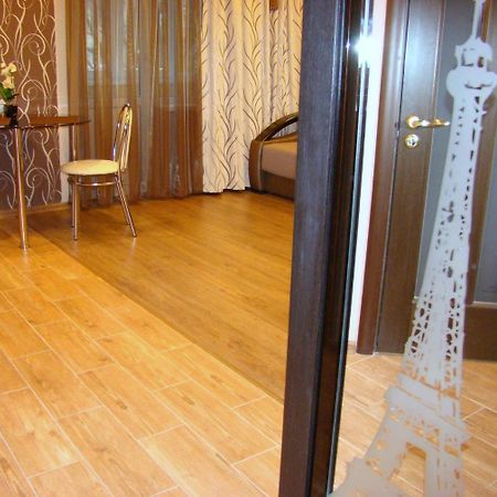 Kvartira-Studio Na Prospekte Aleksandra Polia "Parizh" Dnipro Ngoại thất bức ảnh